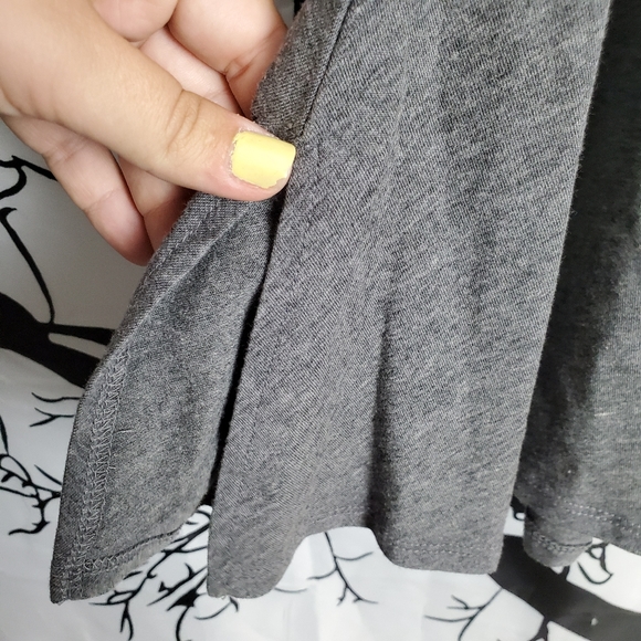 4/$25 LuLaRoe Prefect T Top Grey w Tellow Stripe - Picture 3 of 8